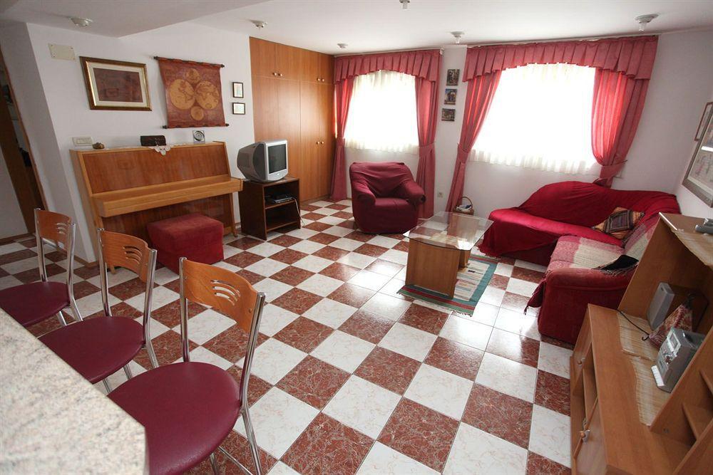 Split Apartments Peric エクステリア 写真