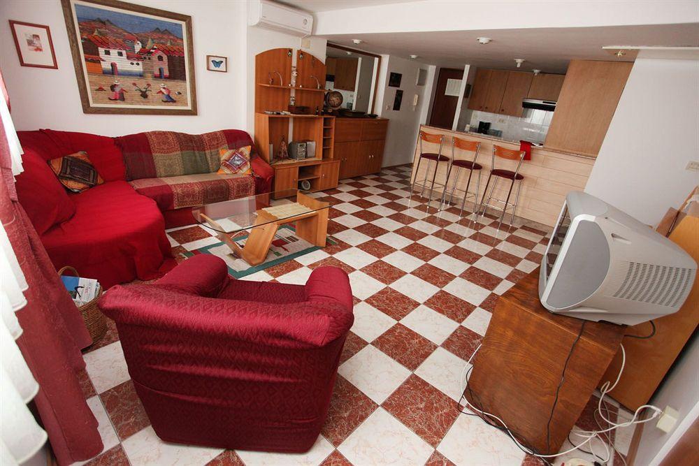 Split Apartments Peric エクステリア 写真