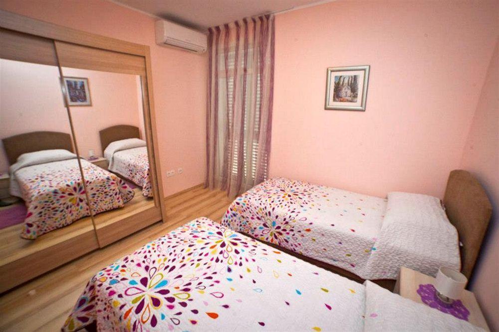 Split Apartments Peric エクステリア 写真