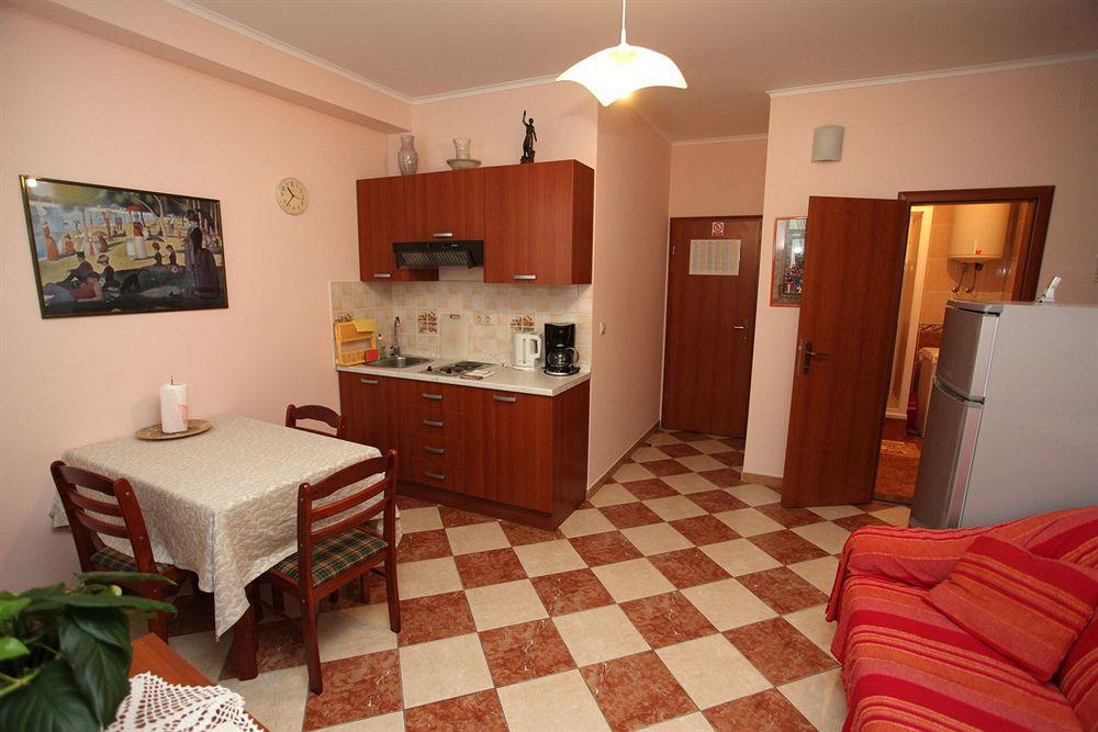 Split Apartments Peric エクステリア 写真