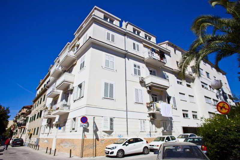 Split Apartments Peric エクステリア 写真