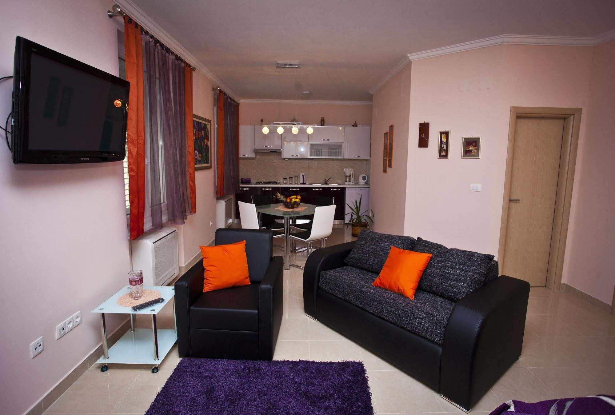 Split Apartments Peric エクステリア 写真