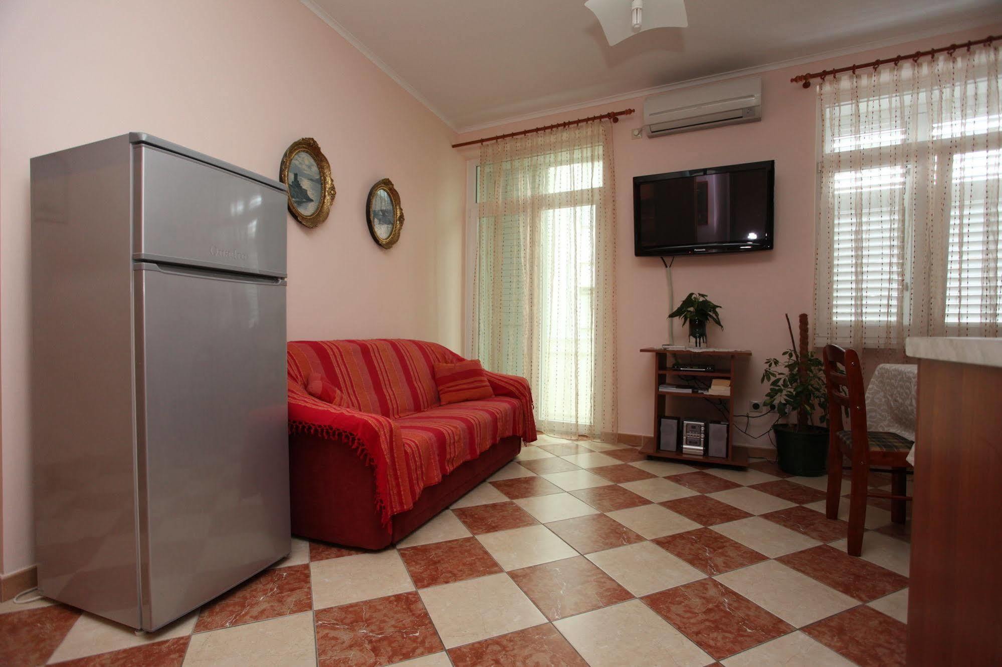 Split Apartments Peric エクステリア 写真