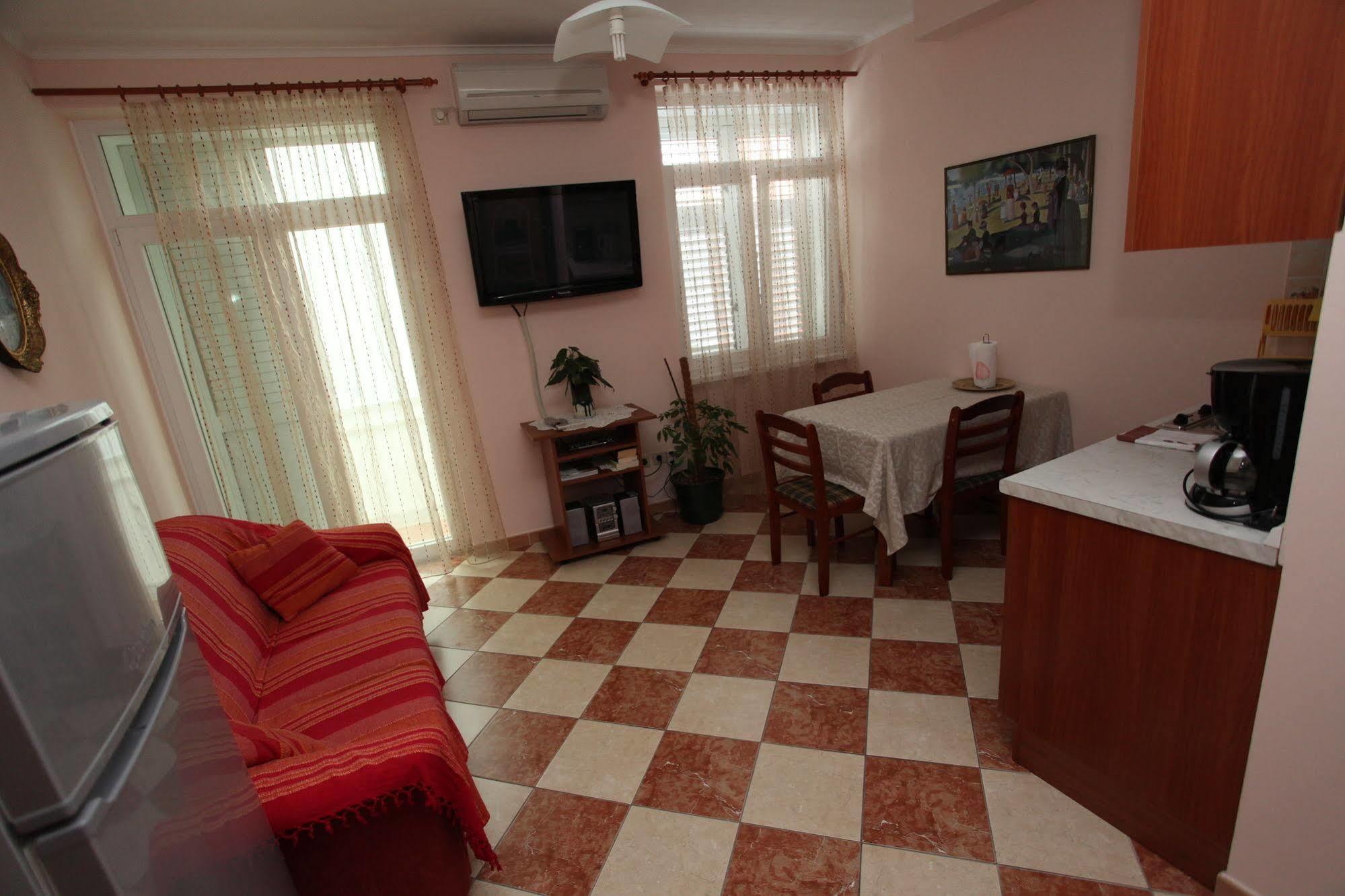 Split Apartments Peric エクステリア 写真