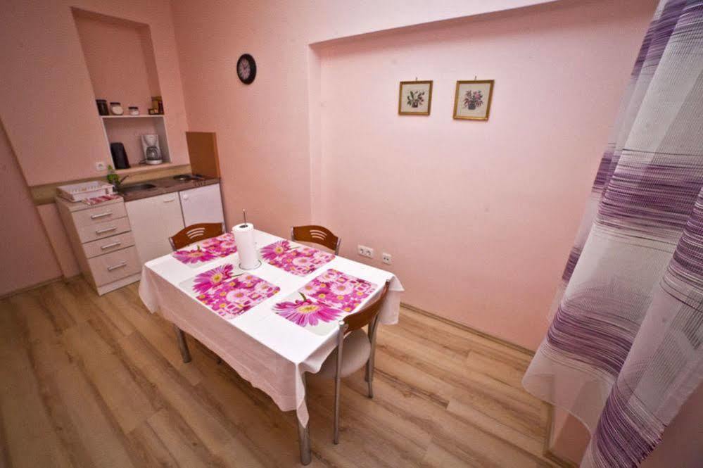 Split Apartments Peric エクステリア 写真
