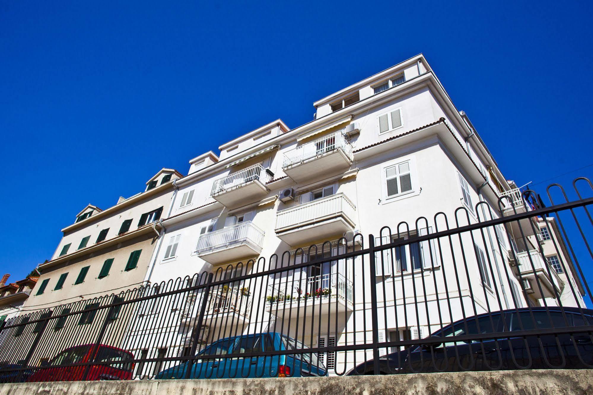 Split Apartments Peric エクステリア 写真