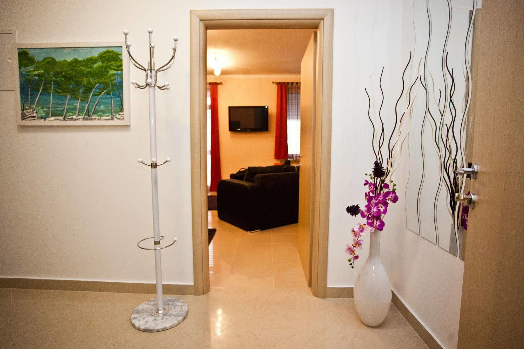 Split Apartments Peric エクステリア 写真